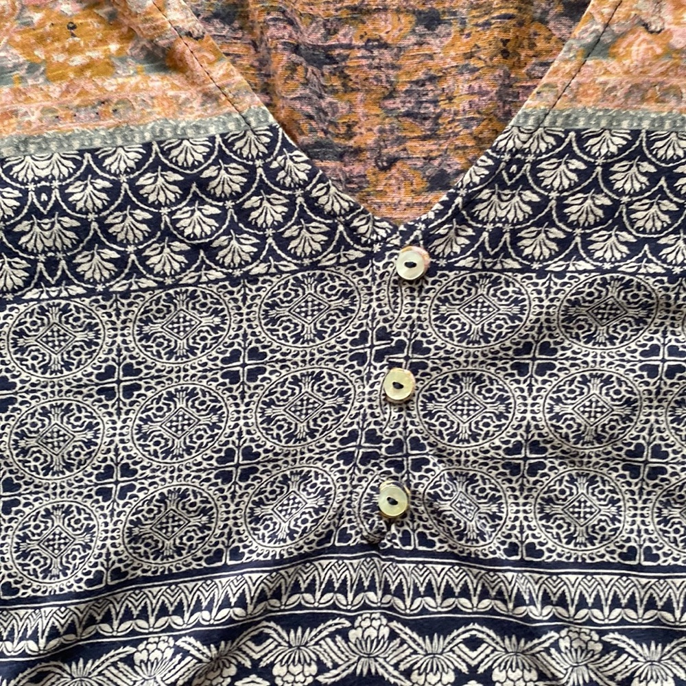 NWOT Lucky Brand Beautiful  Pattern V Neck Shirt - Picture 3 of 6
